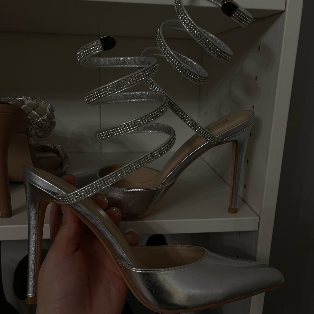 Silver wrap around heel